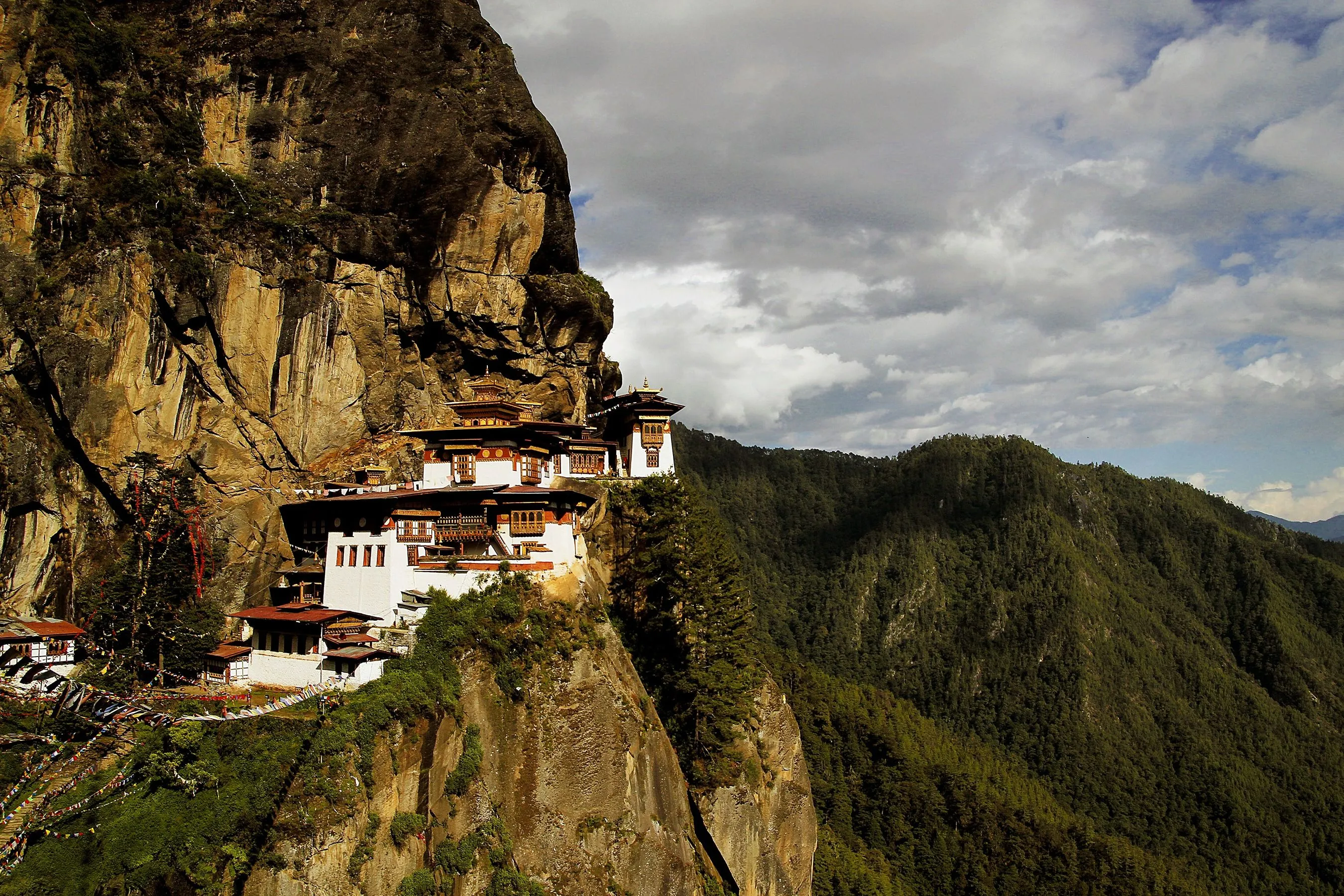 Tiger's Nest Monastery on cliffside