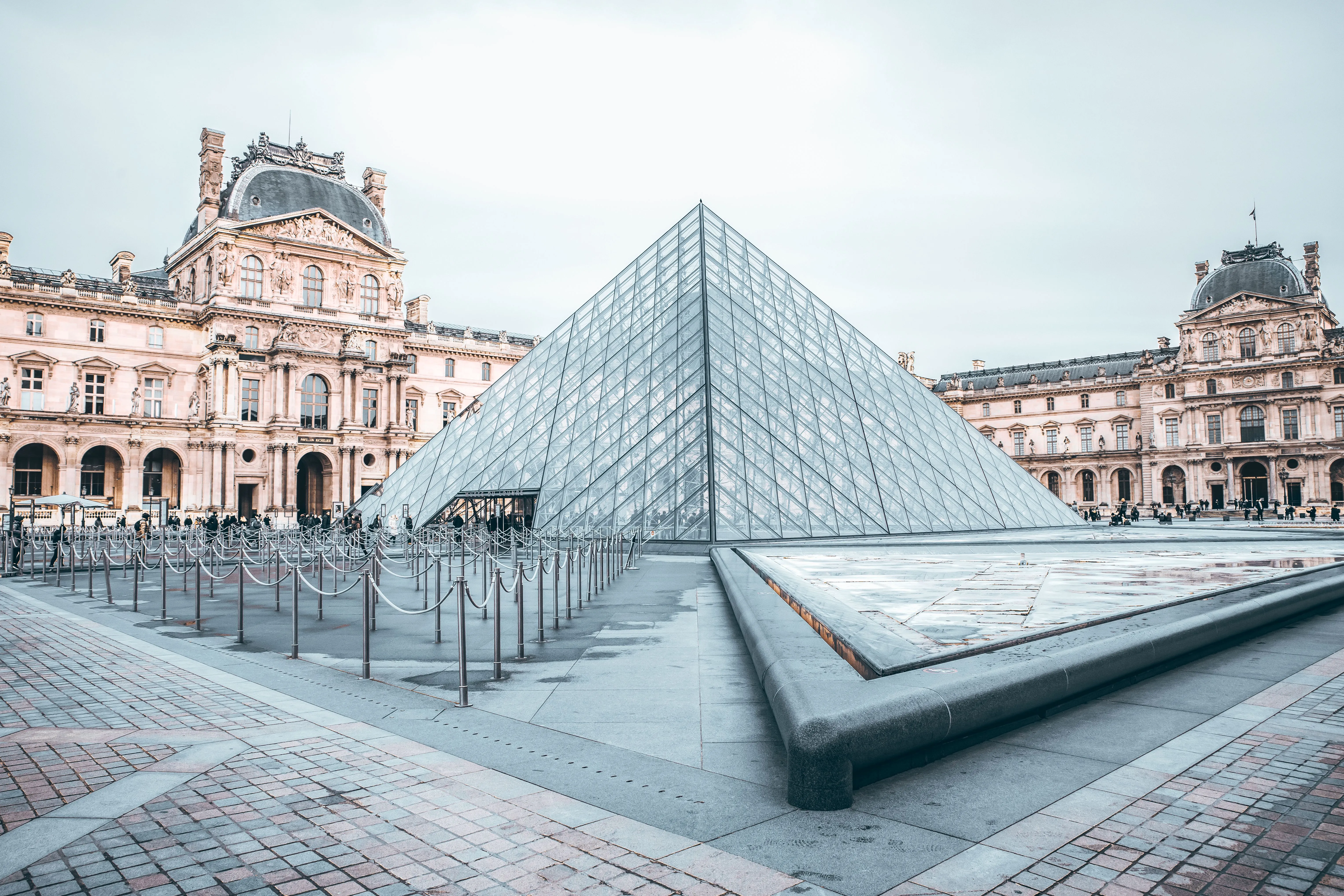 Louvre & Paris Landmarks
